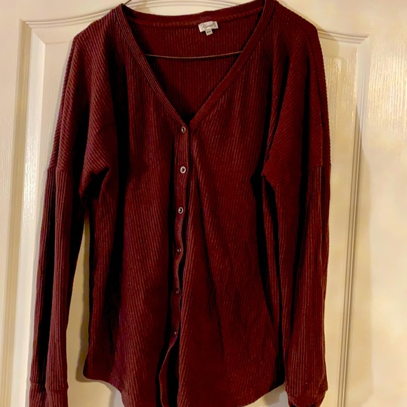 Size M. Burgundy - Picture 1 of 1